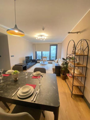 Luxury Central Fully Equipped 2BR 2BA Apartment by Siena Suites